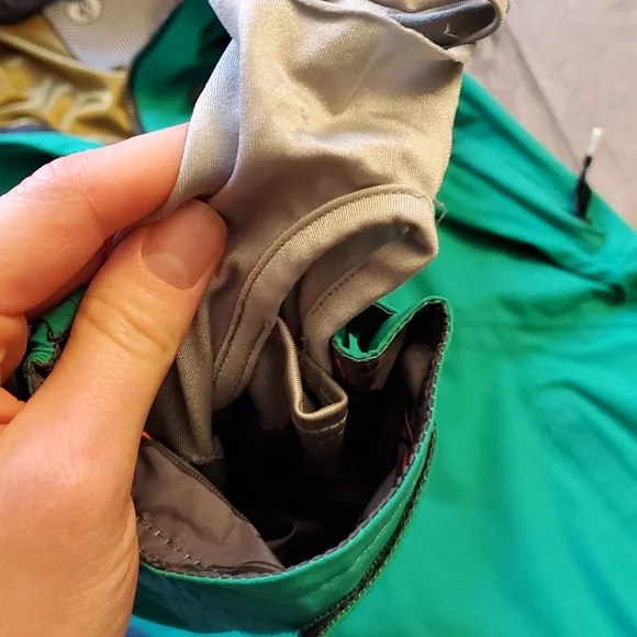 Volcom Snowboarding Jacket - Picture 5 of 5